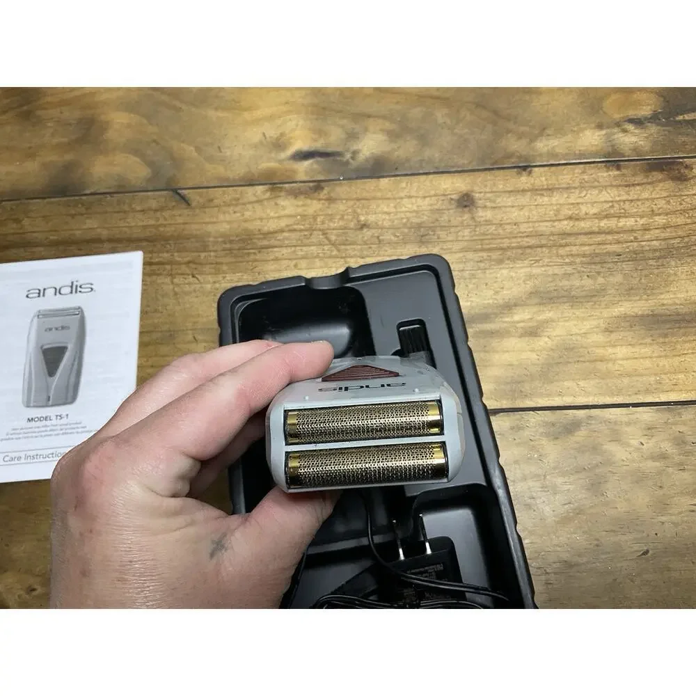 Andis 17220 Profoil Lithium Titanium Foil Shaver Cordless Copper/Rose Gold